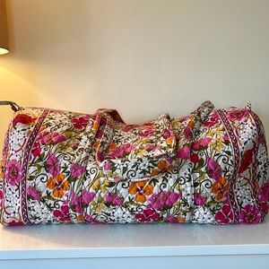 Vera Bradley duffle bag. Pattern Tea Garden.